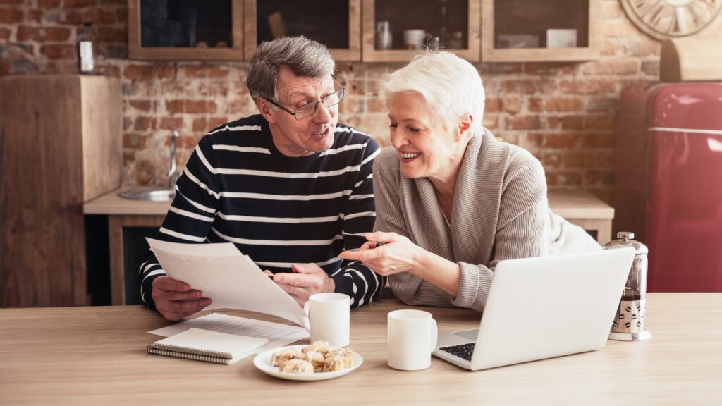 A couple folks discussing how to choose a reverse mortgage lender